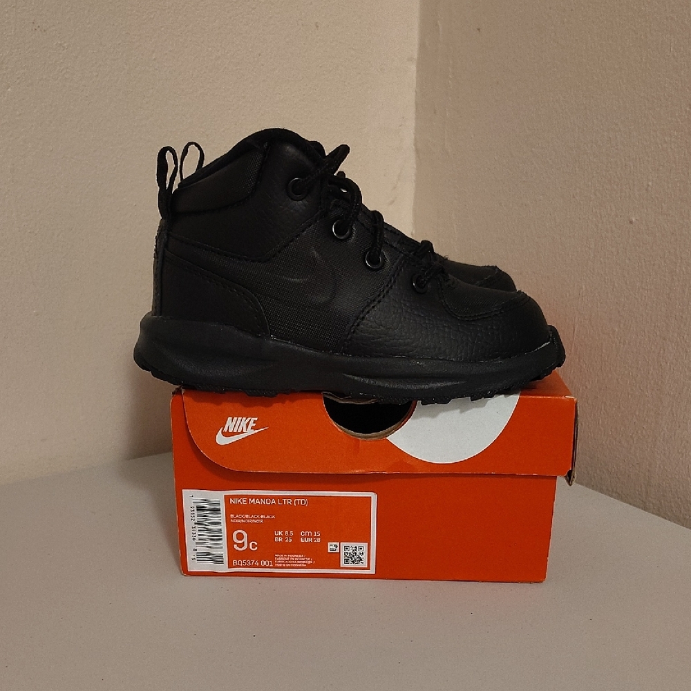 Nike Kids Black Leather Sneaker Boots 9c